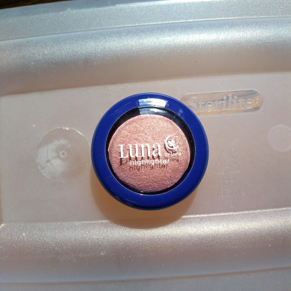 Luna highlighter in Electra